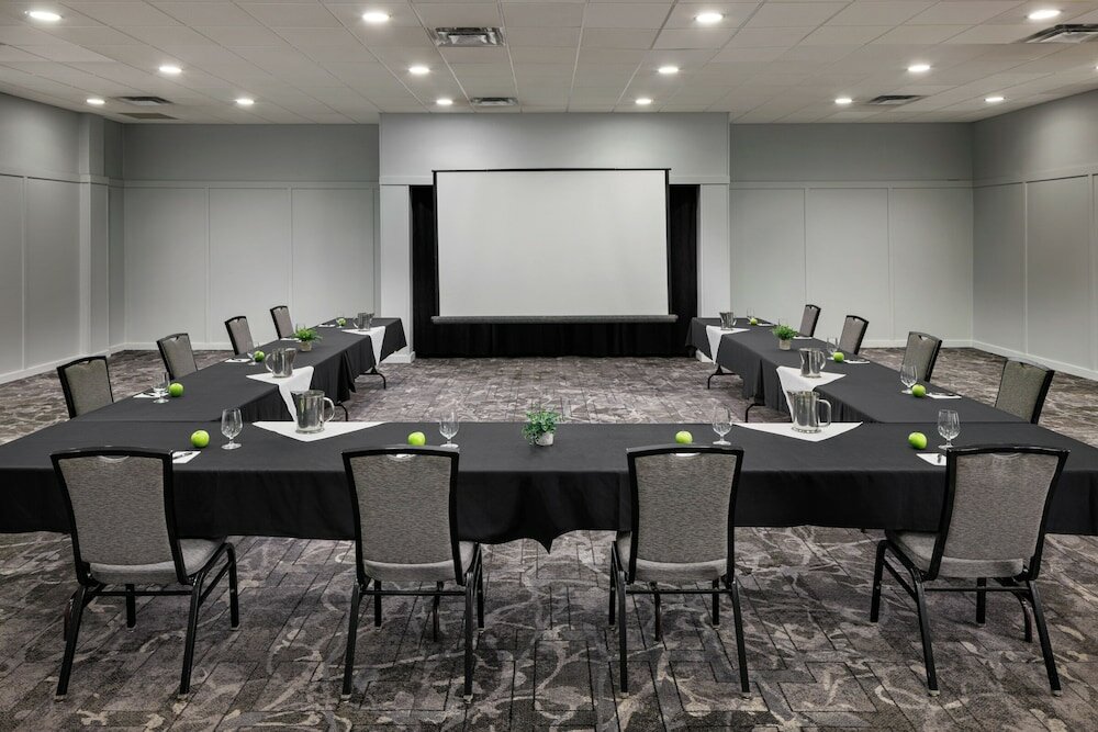 Фото Pomeroy Hotel & Conference Centre Grande Prairie