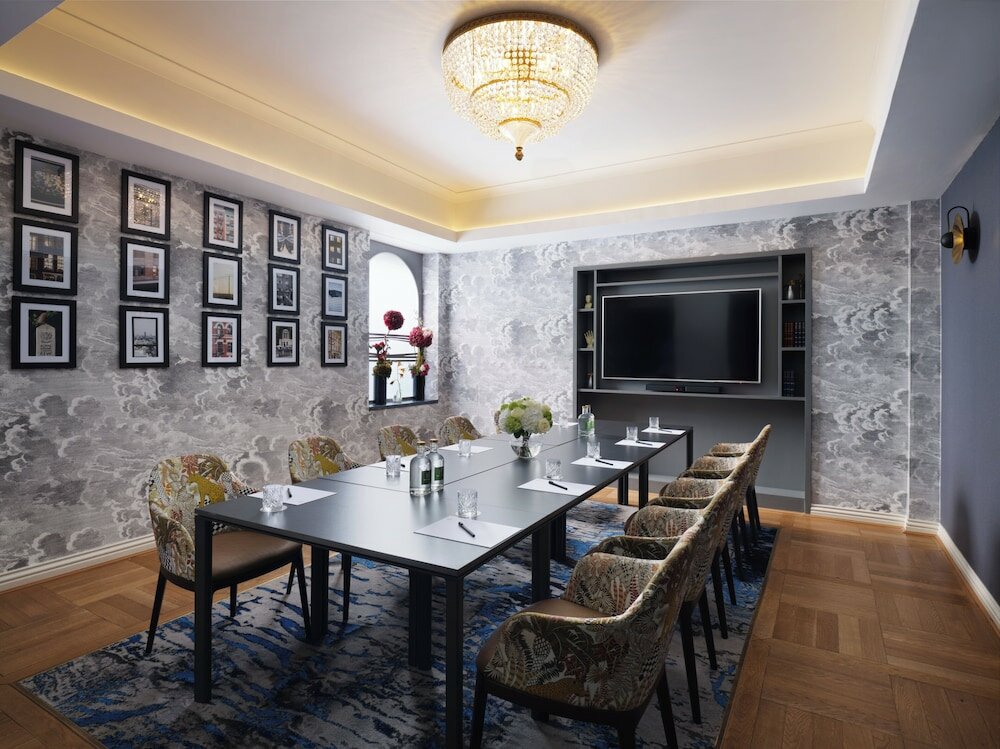Фото The Bailey's Hotel London