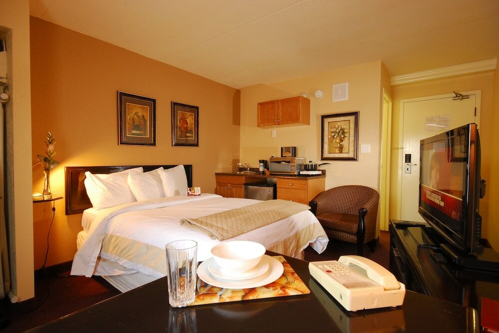 Фото Travelodge by Wyndham Regina