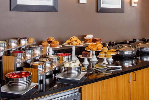 Гостиница DoubleTree Suites by Hilton Hotel Minneapolis в Миннеаполисе