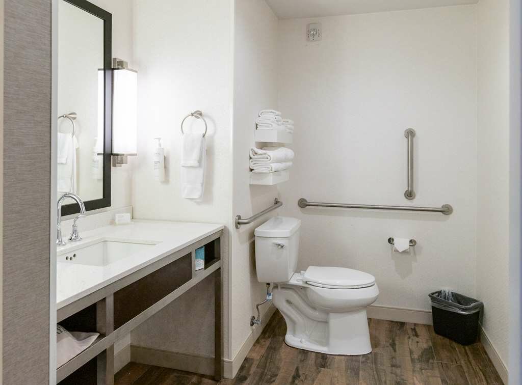 Фото Hilton Garden Inn Austin Airport