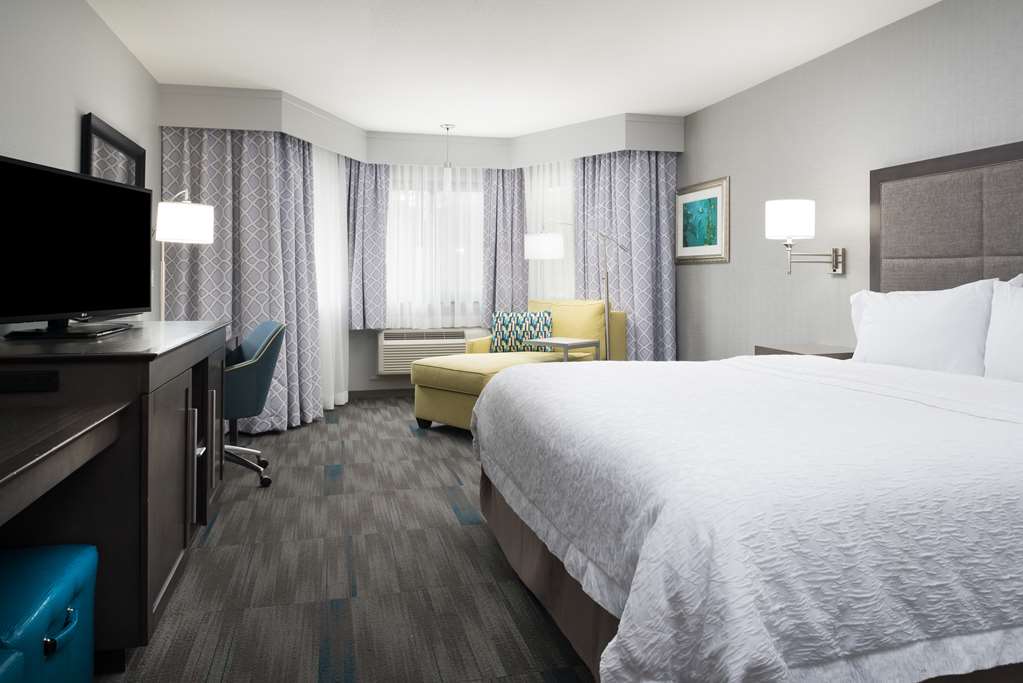Фото Hampton Inn Monterey