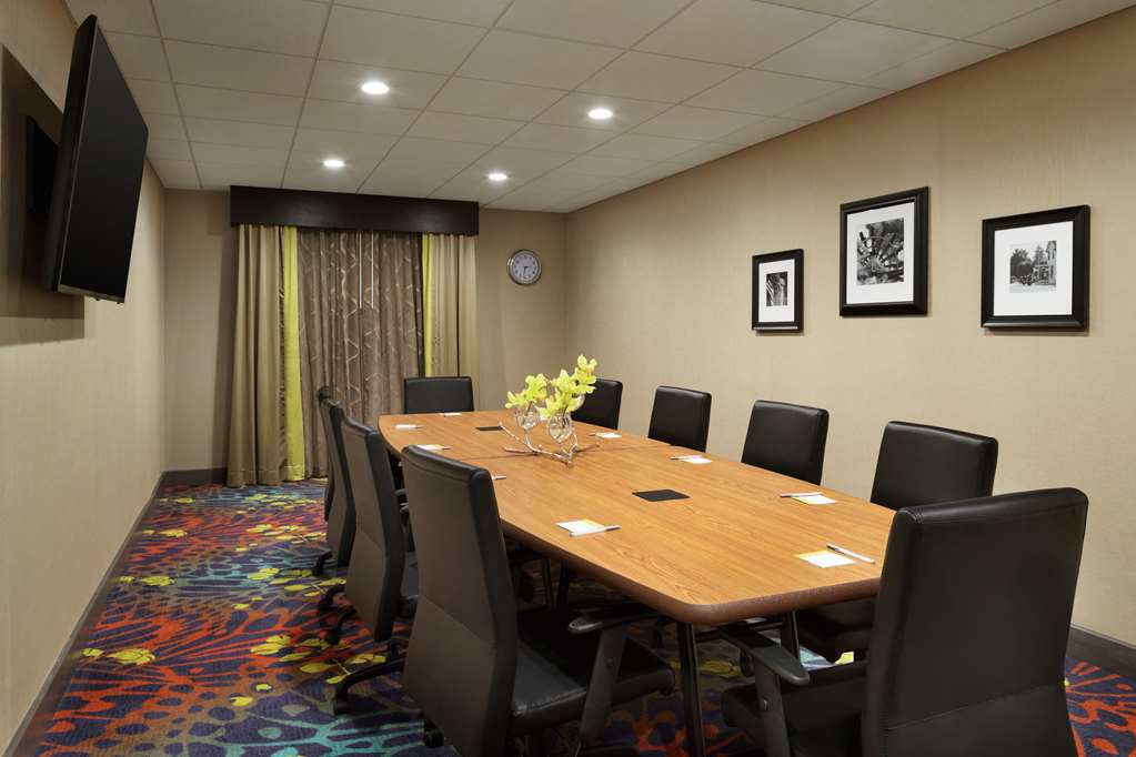 Фото Hampton Inn & Suites St. Louis/Alton