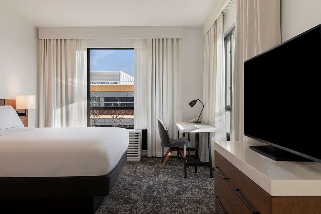 Фото The Fort Sutter Sacramento, Tapestry Collection by Hilton