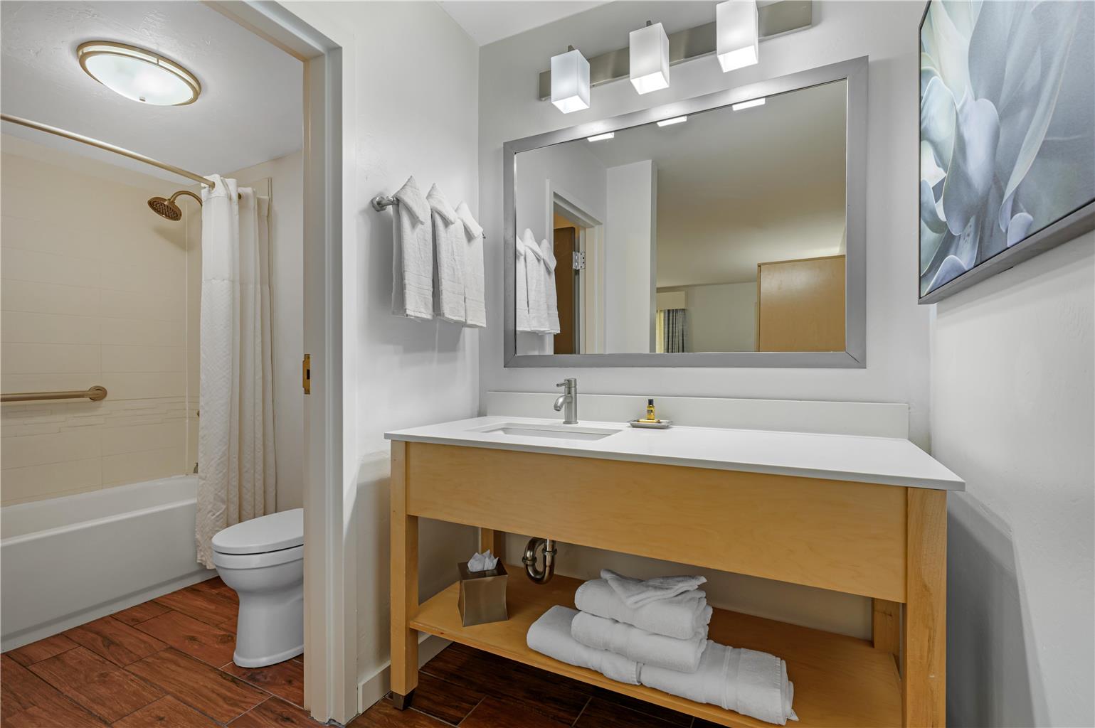 Фото Best Western Plus South Coast Inn