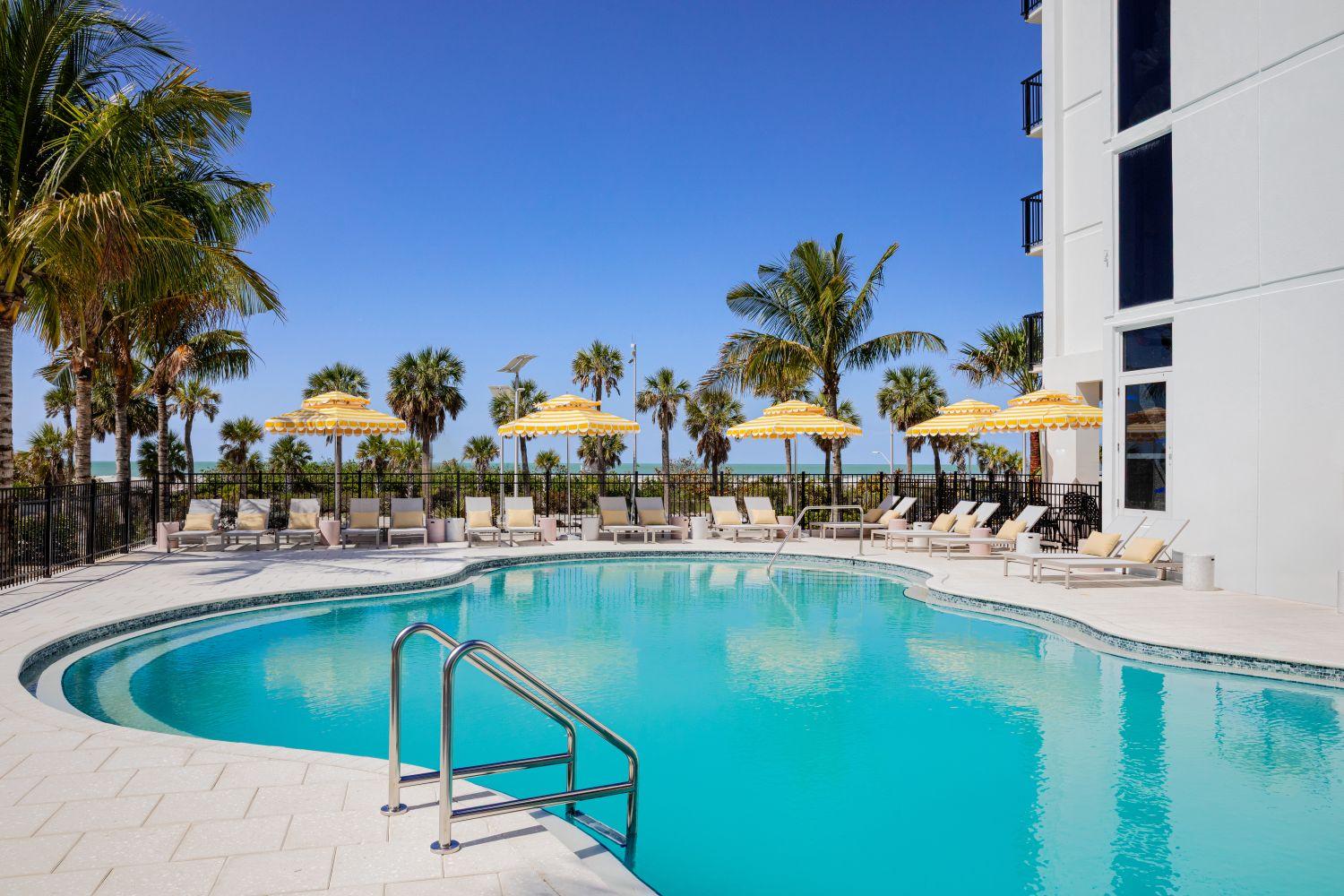 Фото Cirque St. Armands Beachside