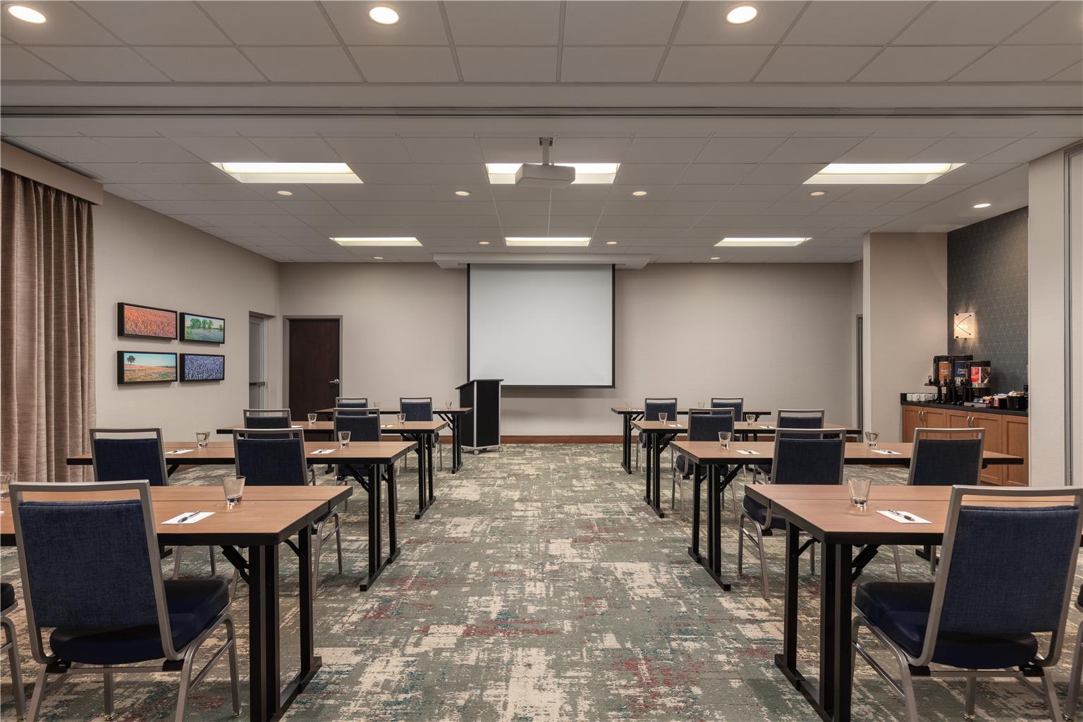 Фото Homewood Suites by Hilton TechRidge Parmer @ I-35