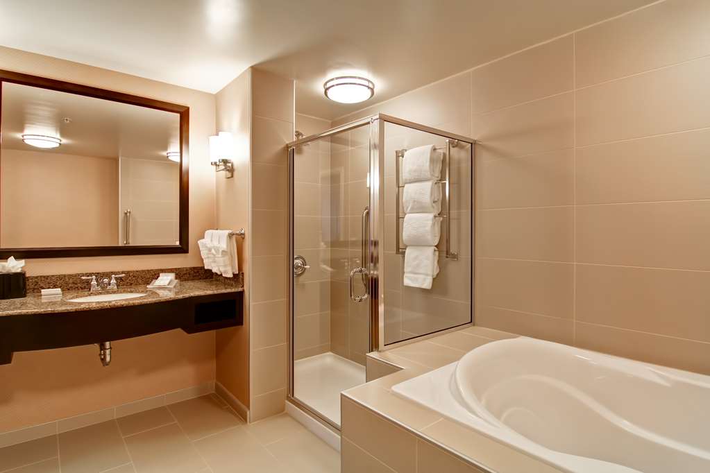 Фото Hilton Garden Inn Woodbridge