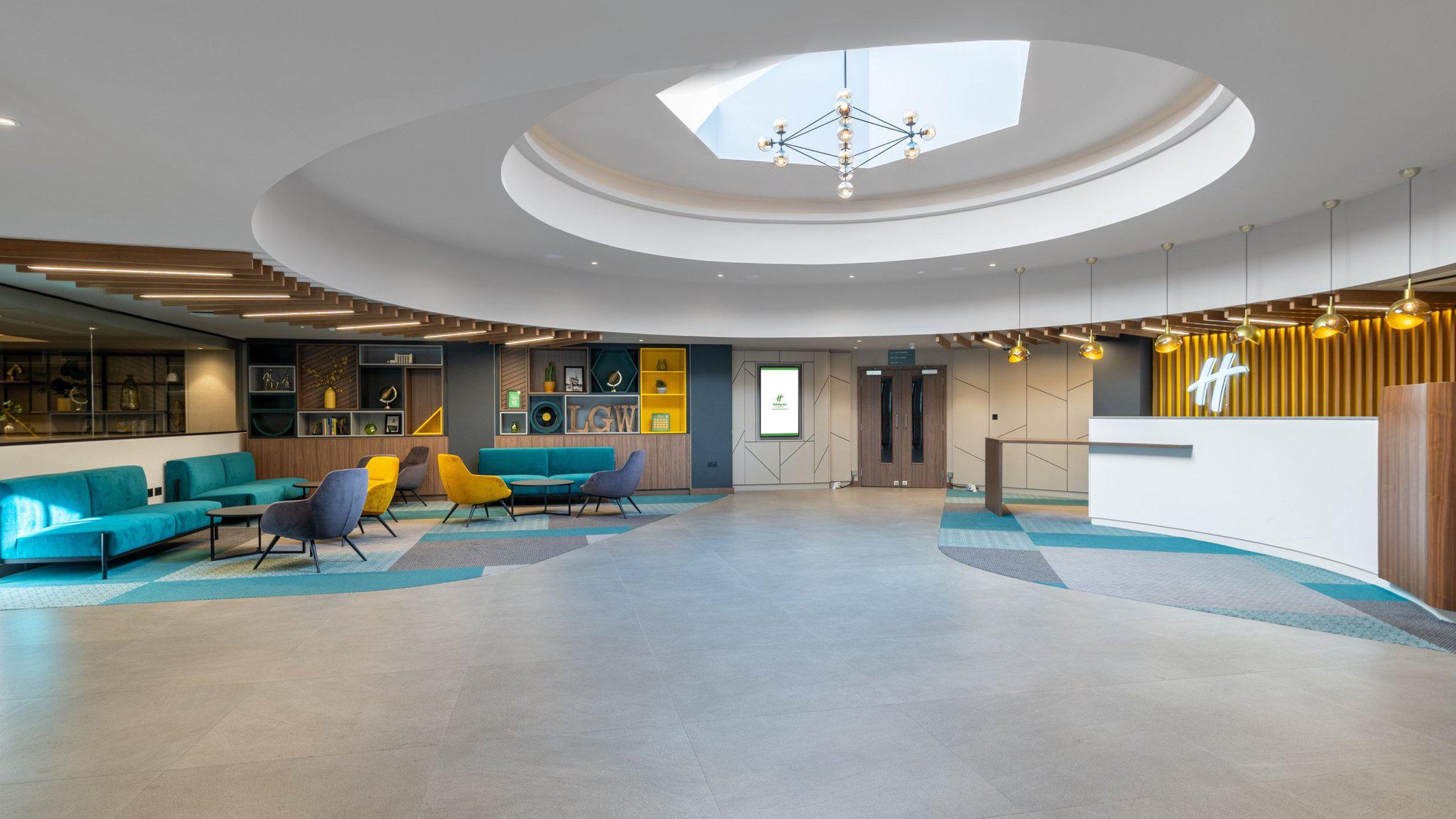 Фото Holiday Inn London Gatwick Worth