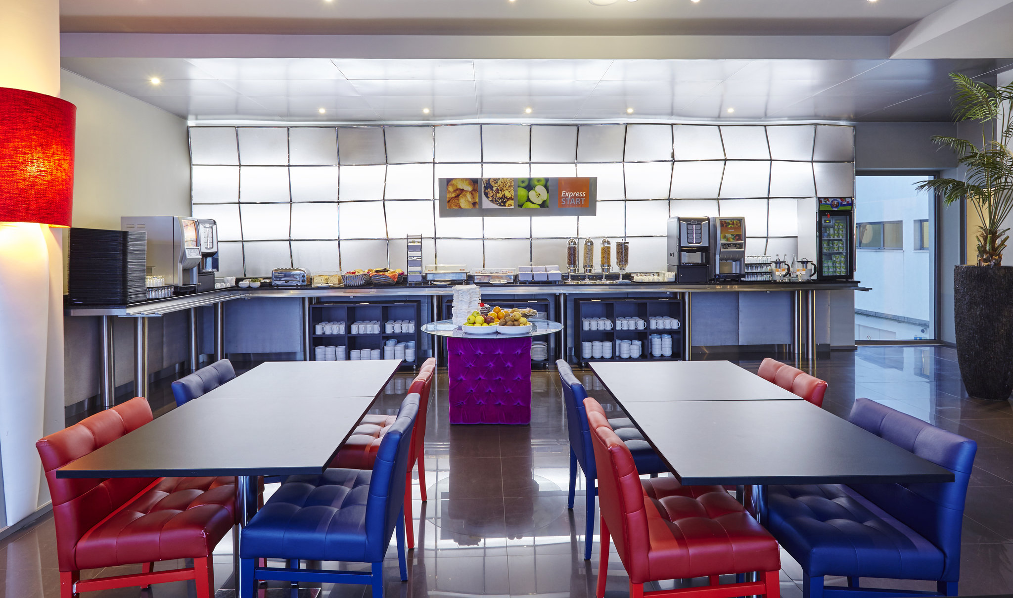 Фото Holiday Inn Express Lisbon Alfragide, an Ihg Hotel