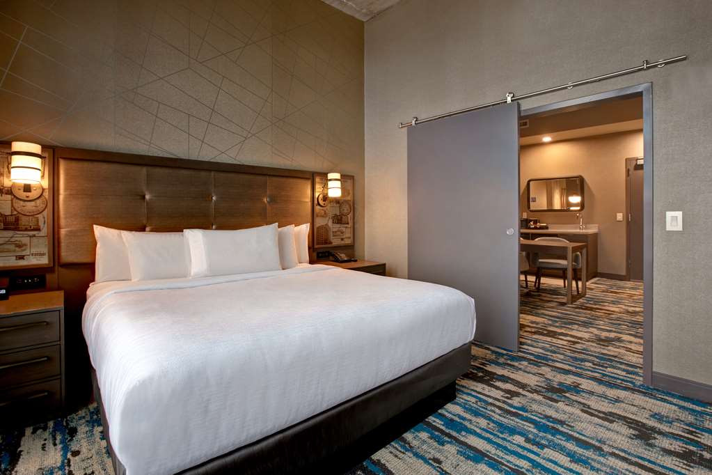 Фото Embassy Suites by Hilton Rockford Riverfront