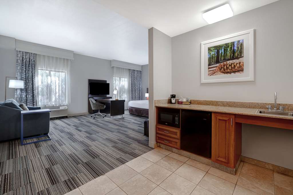 Фото Hampton Inn & Suites Tulare