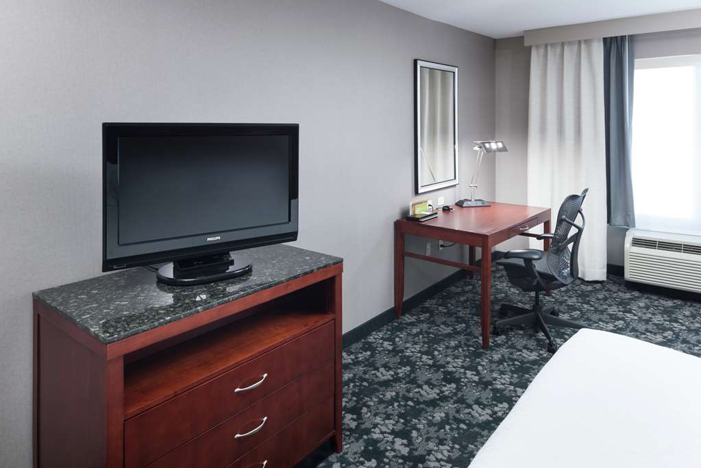 Фото Hilton Garden Inn Naperville/Warrenville