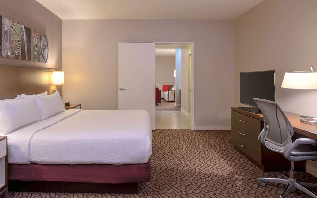 Фото Hilton Garden Inn Downtown Dallas