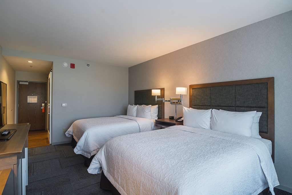 Фото Hampton Inn Chicago North Loyola Station