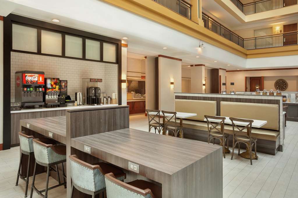 Фото Embassy Suites by Hilton Denver International Airport
