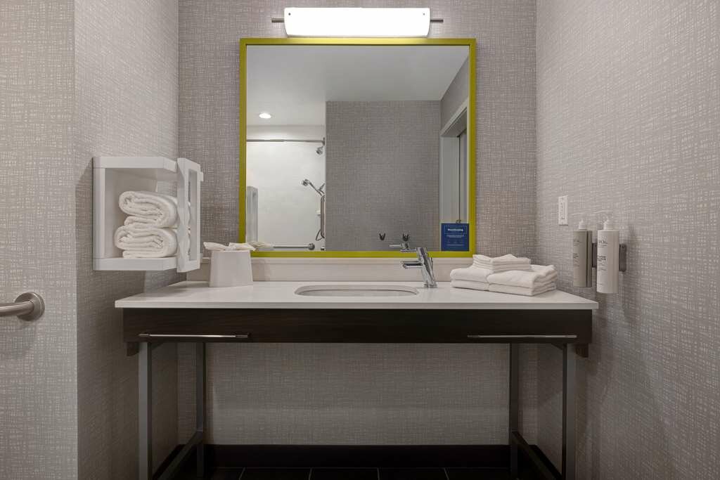 Фото Hampton Inn & Suites Marina