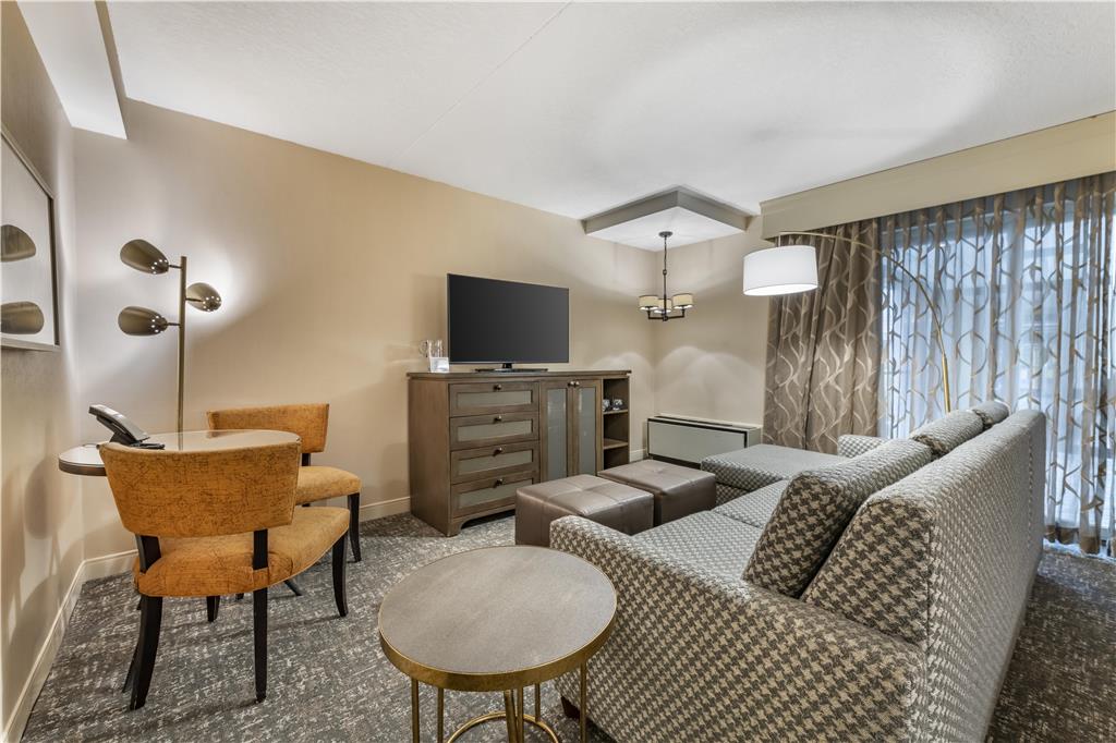 Фото Best Western Plus The Normandy Inn & Suites