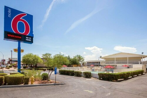 Гостиница Motel 6 Youngtown, Az - Phoenix - Sun City в Финиксе