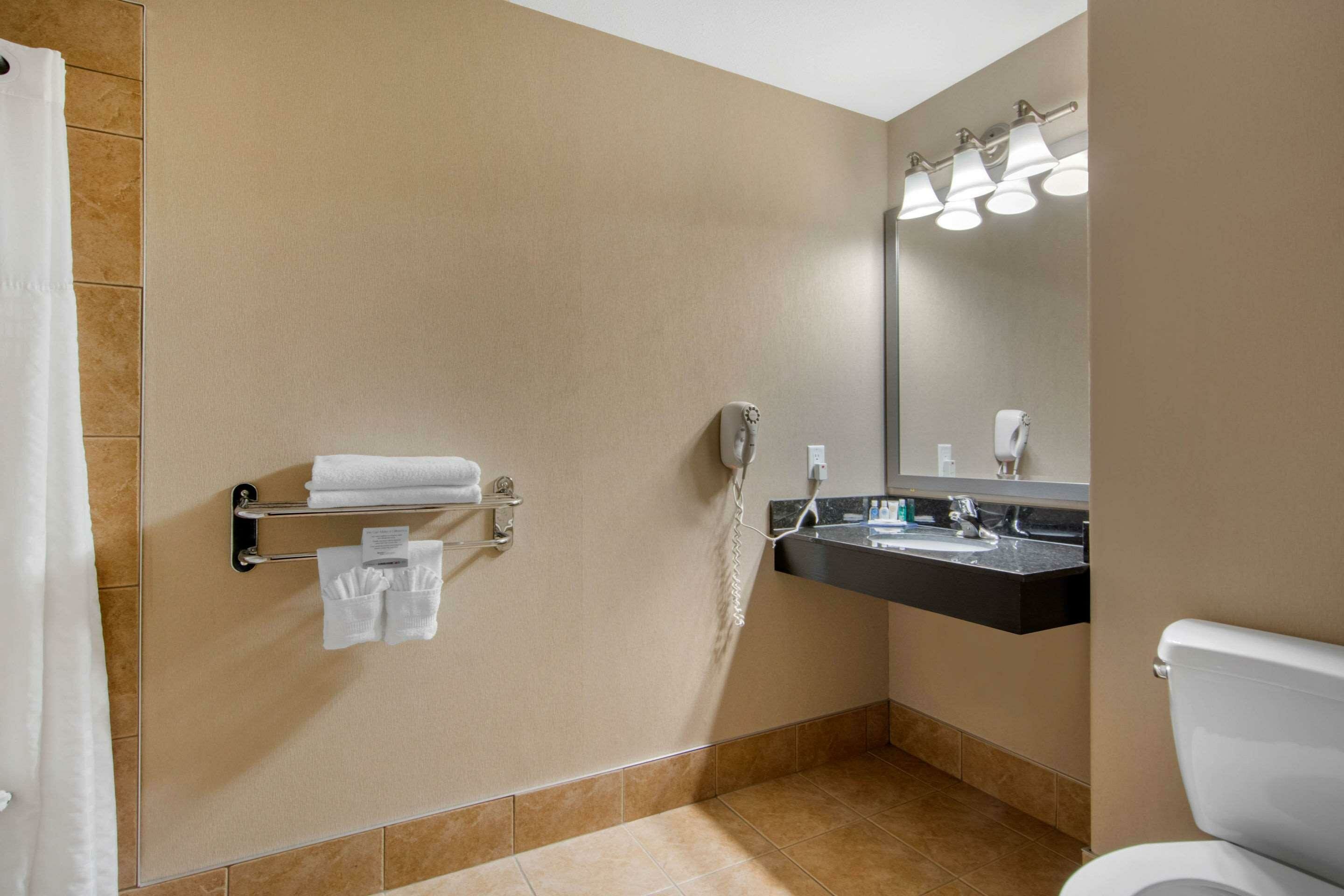 Фото Comfort Inn & Suites