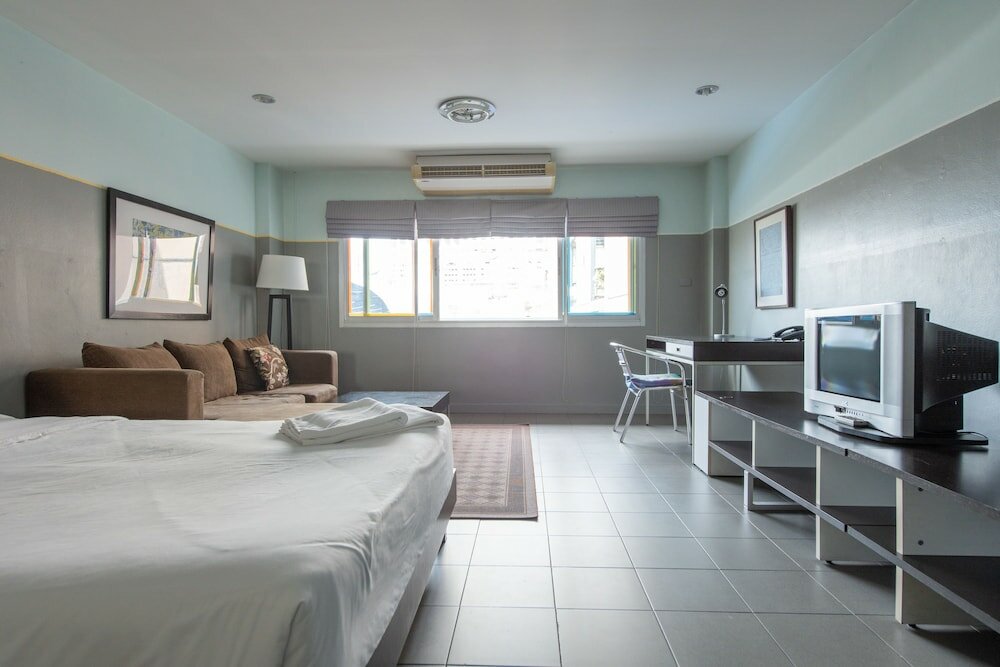 Фото Sathorn Terrace Apartment