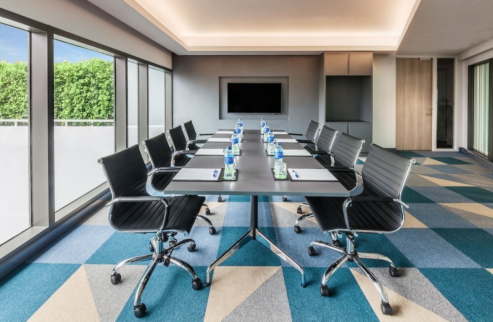 Фото Holiday Inn Express Bangkok Soi Soonvijai