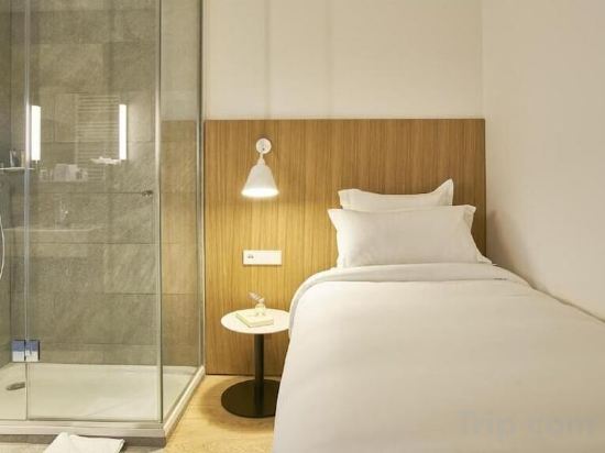 Фото 9Hotel Republique