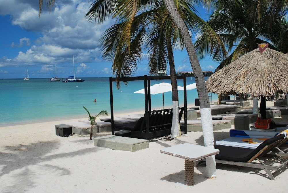 Фото Talk of the Town Hotel and Beach Club