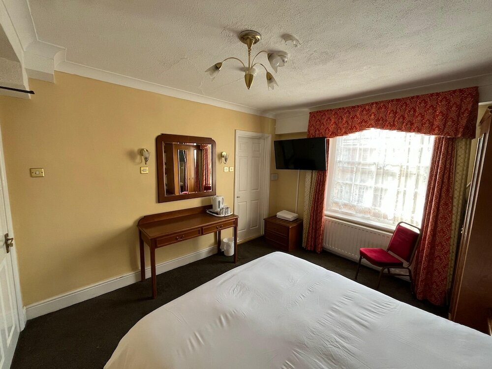 Фото The Castle Hotel Tamworth