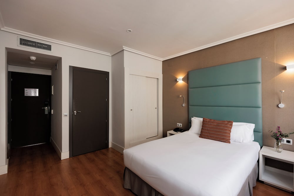 Фото Hotel Pax Guadalajara