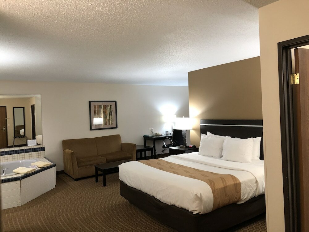 Фото Quality Inn & Suites Sun Prairie Madison East