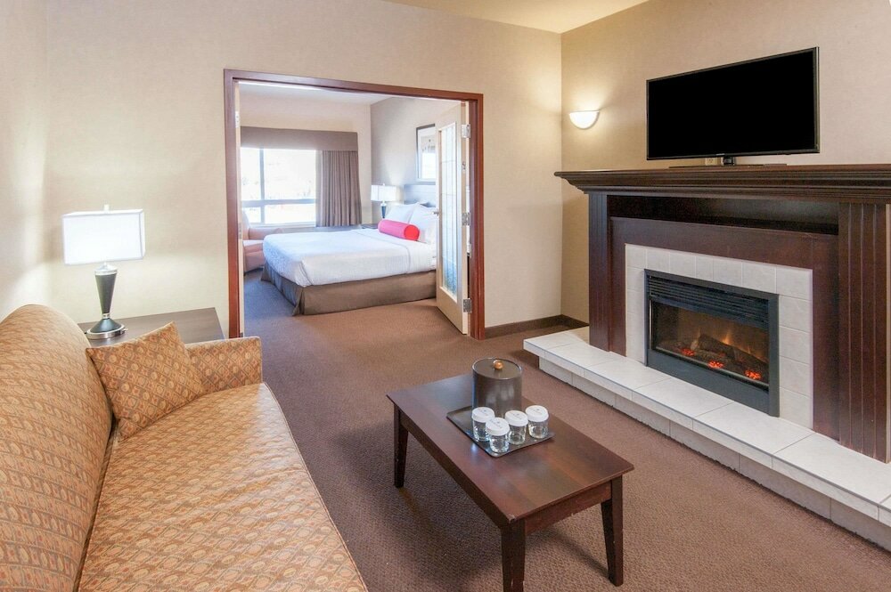 Фото Ramada by Wyndham Drumheller Hotel & Suites