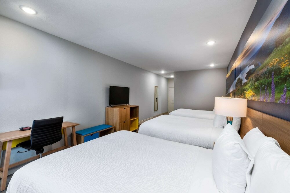 Фото Days Inn & Suites by Wyndham Downtown/University of Houston