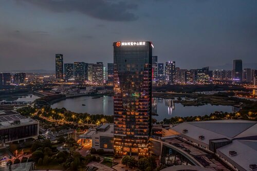 Внешний вид отеля Crowne Plaza Yiwu Expo, an Ihg Hotel в Цзиньхуе, фото 4