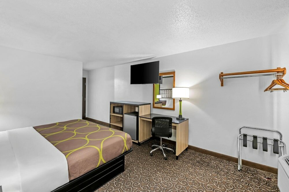Фото Super 8 by Wyndham Franklin
