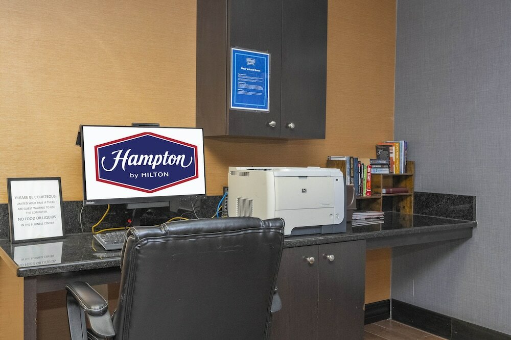 Фото Hampton Inn Spring Hill