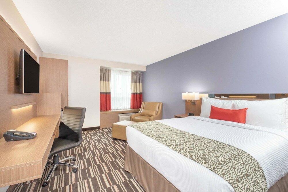 Фото Microtel Inn & Suites by Wyndham Fort Mcmurray