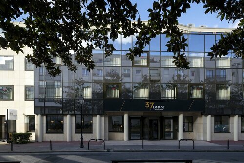 Гостиница 37 Lodge La Défense Courbevoie в Курбевуа