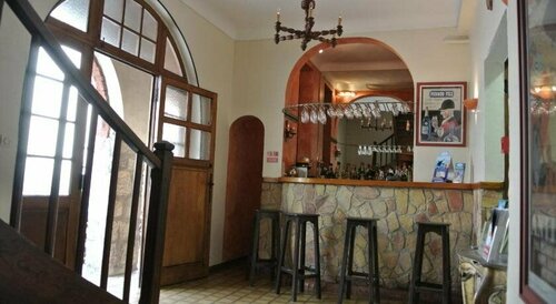 Гостиница Hotel Castel Mistral в Жюане-ле-Пен