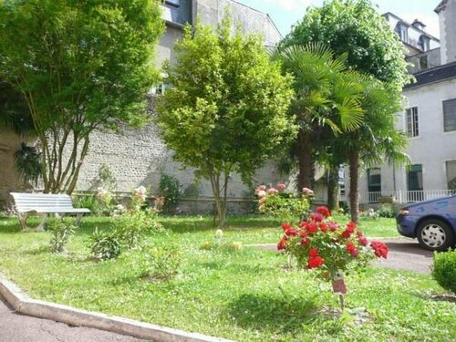 Гостиница The Originals Boutique, Villa Montpensier в По