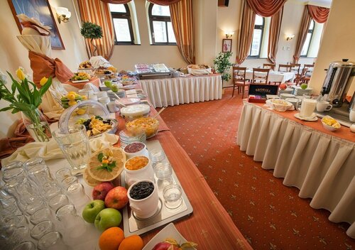 Гостиница Hotel Podhrad в Глубока над Влтавой