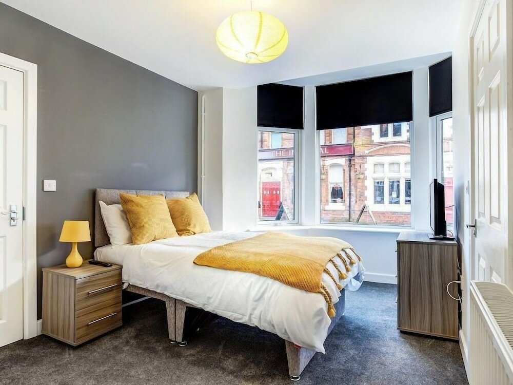 Фото Townhouse Plus @ 166 Edleston Road Crewe