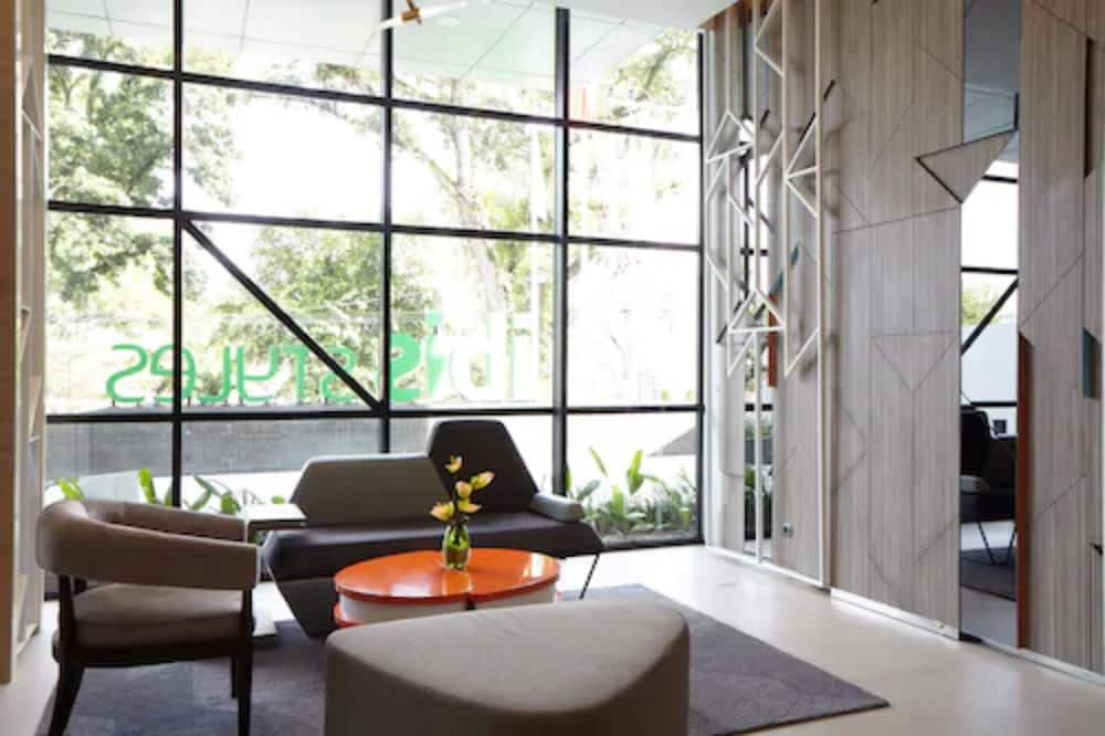 Фото Ibis Styles Medan Pattimura