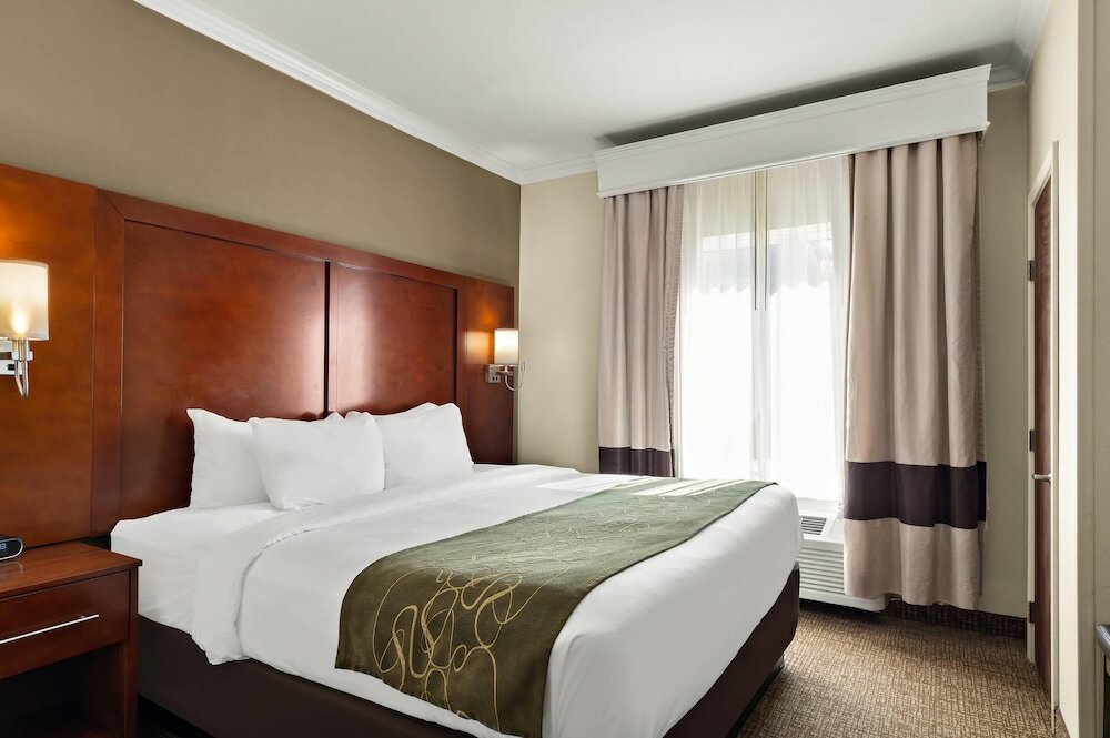Фото Comfort Suites Central
