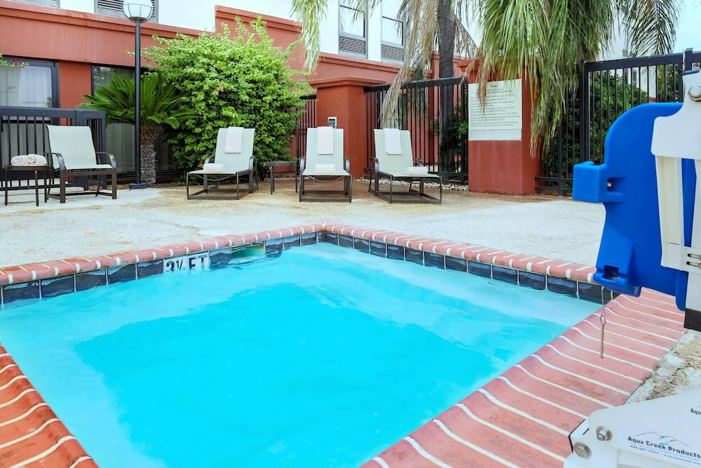 Фото Hampton Inn Laredo