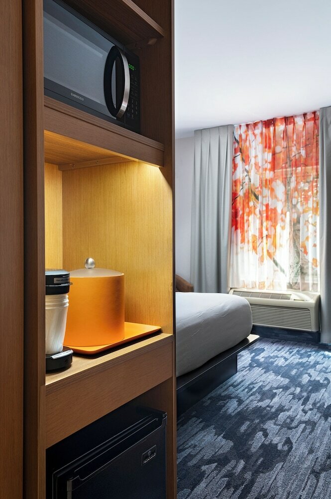 Фото Fairfield Inn by Marriott Medford Long Island