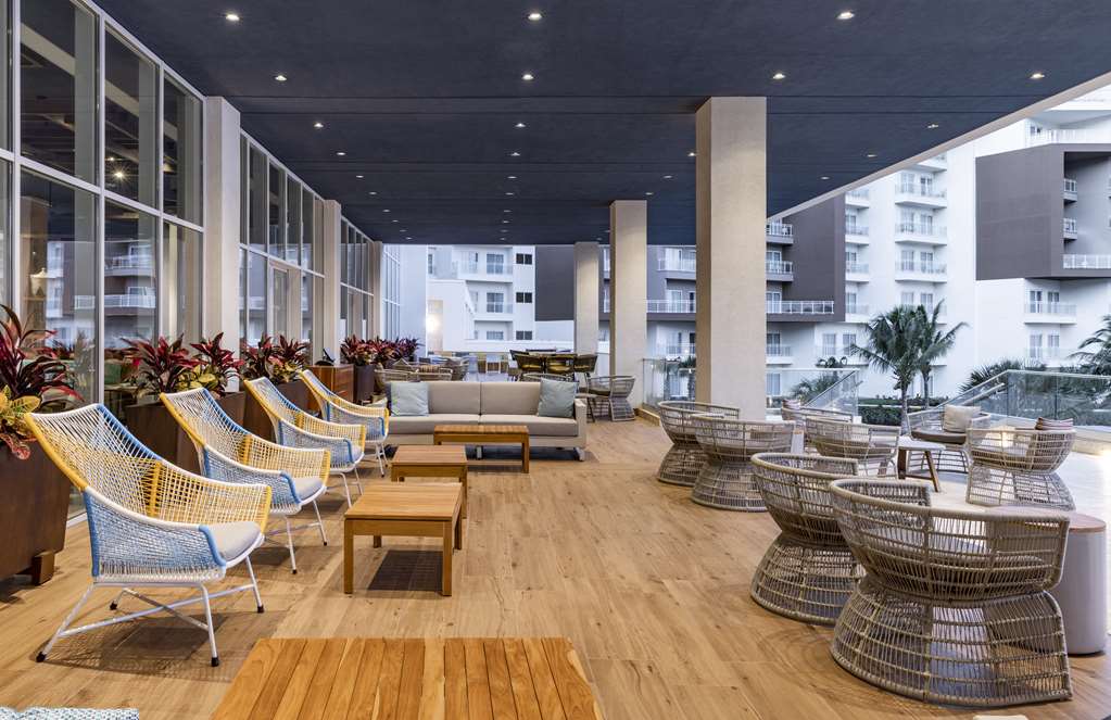 Фото Embassy Suites by Hilton Aruba Resort