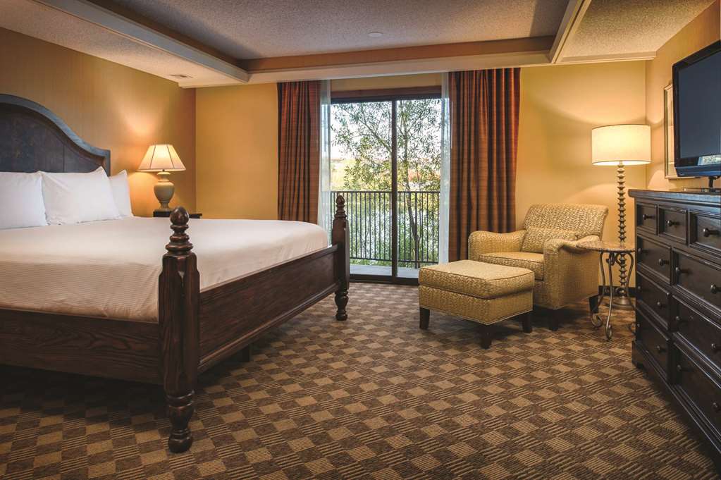 Фото Doubletree by Hilton Seattle Airport