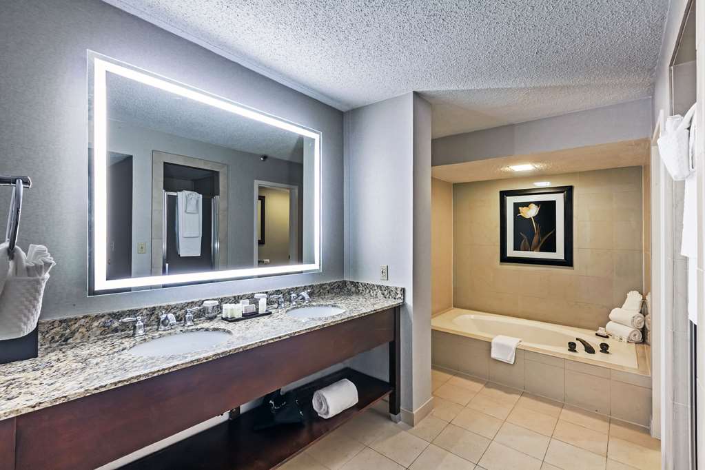 Фото Embassy Suites Hotel Dallas Market Center