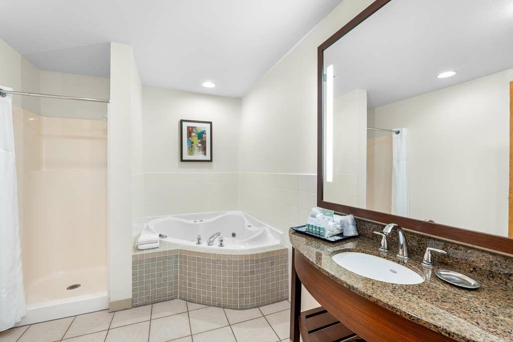 Фото Best Western Rocky Mountain Lodge